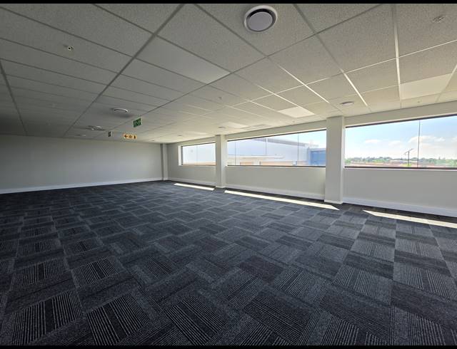 3,107M² WAREHOUSE TO LET IN AIRPORT PARK